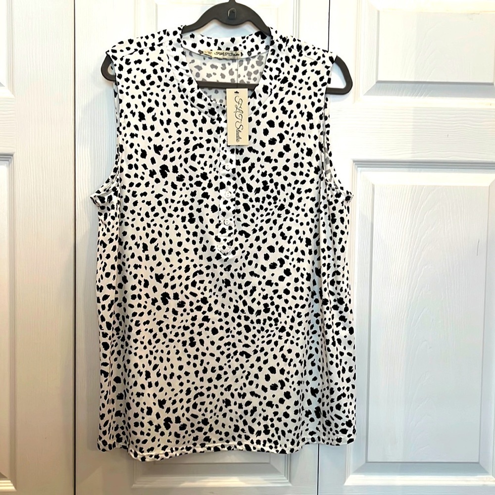 # NWT Sleeveless 2XL polka-dotted blouse